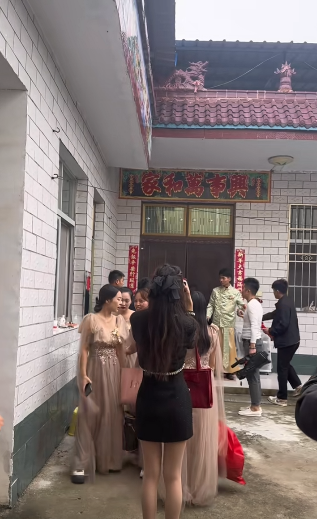 一起来跑婚车吧 拉不完的伴娘 抽不完的华子