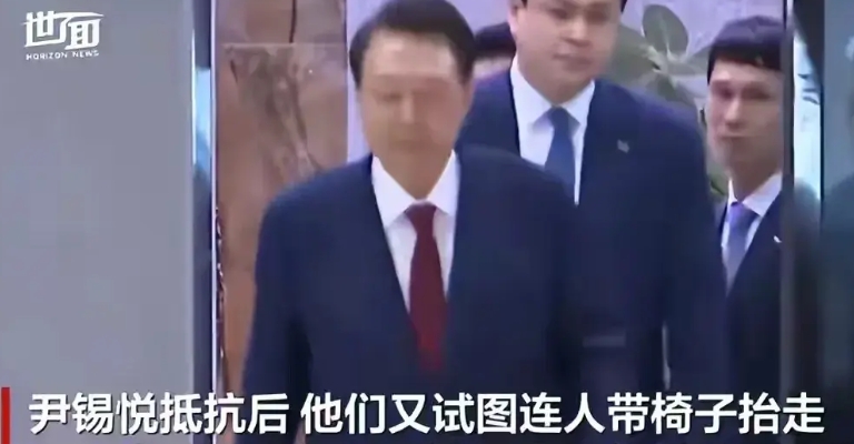 今天尹锡悦再拒捕，又闹出荒唐一幕，让世界看傻了！

8月7日，韩国特检组再次尝试