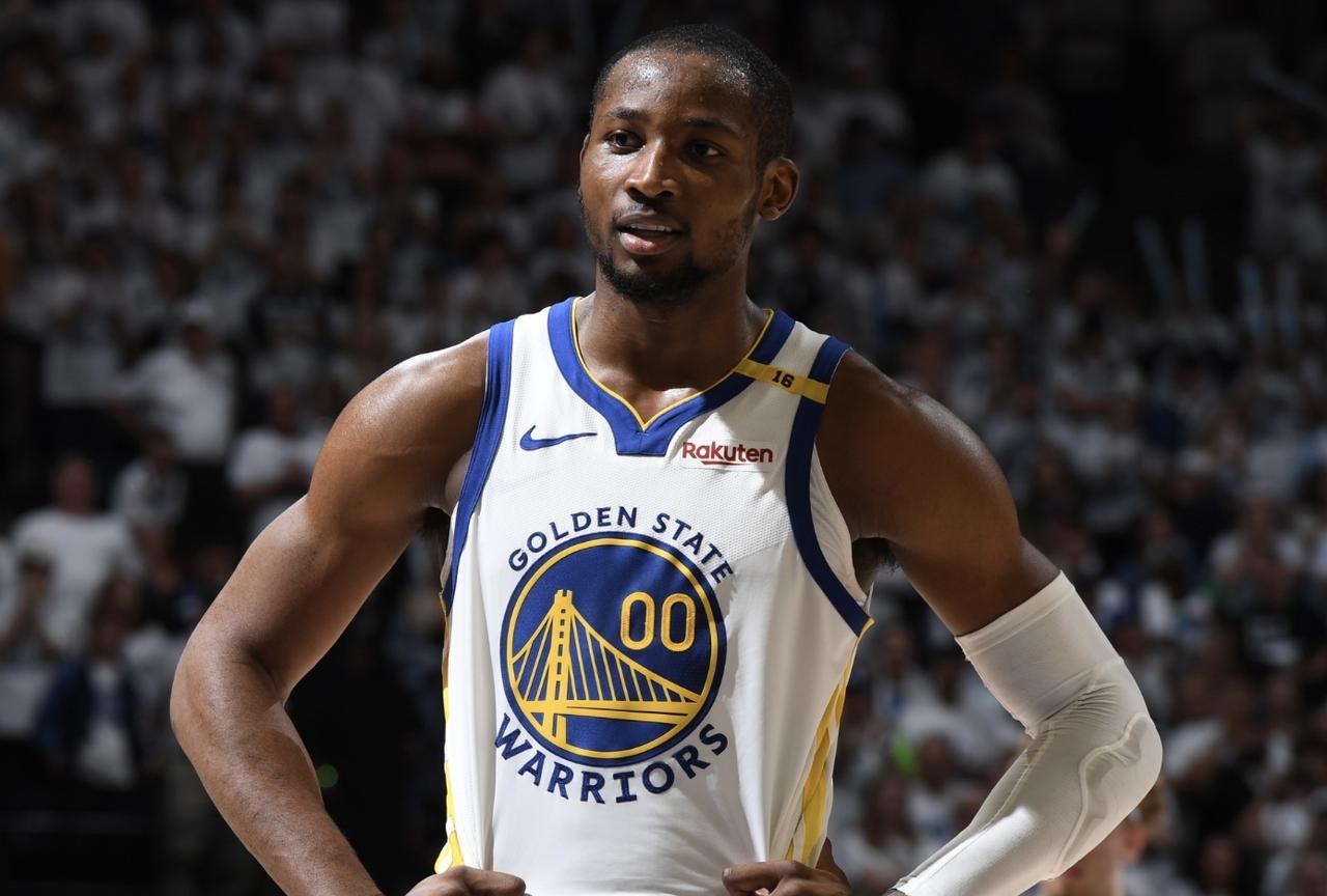 库明加续约，来看看薪资专家6月份是怎么预测的？
NBA知名薪资专家Bobby M