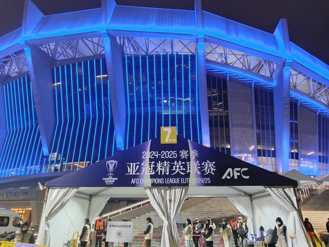由于亚冠从1/4决赛开始由主客场改为赛会制，申花主场与川崎的比赛是本赛季在中国进