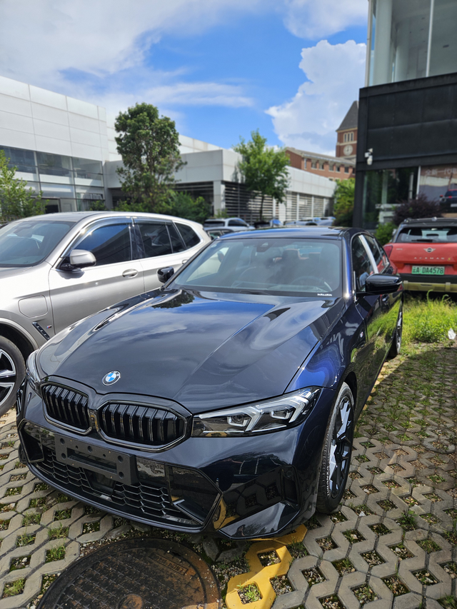 330i轮胎改宽
觉得330i前轮太窄，之前的车用的是四轮245宽度（MC7），