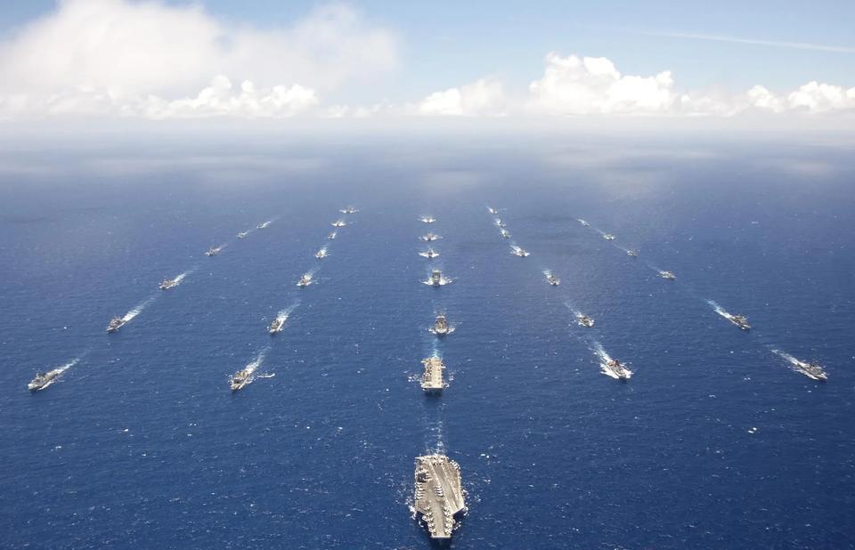 美国又是派战机，又是派航母，它真想介入伊以战争？在欧洲支持泽连斯基，在中东支持内