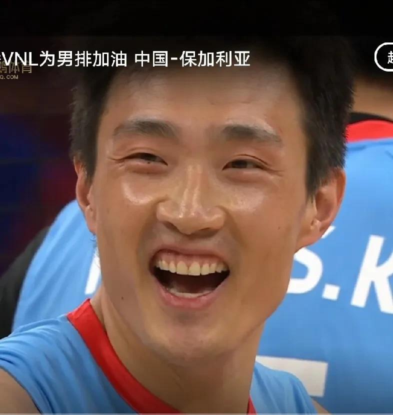 【中国男排第一局23-25失利，单局失误送出8分，季道帅拿7分】
中国男排第一局