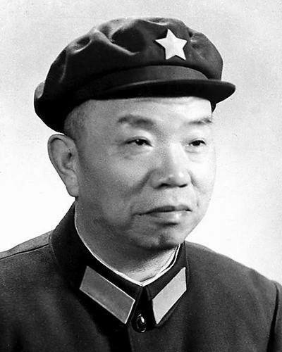 1971年，开国大将王树声探望部队中的女儿，却被警卫拦住：“请排队填表。”他望了