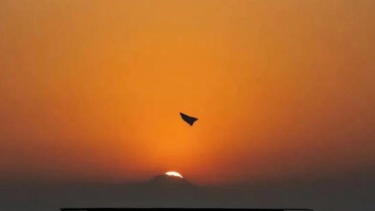 歼-36频繁试飞，这款“三无”战机究竟有何奥秘？