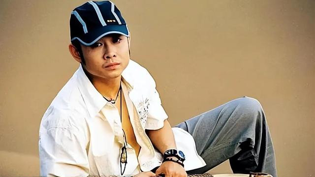 6月22日，刀郎在重庆开演唱会的时候，恰逢他54岁的生日，粉丝冒雨合唱《西海情歌》和《2002年的第