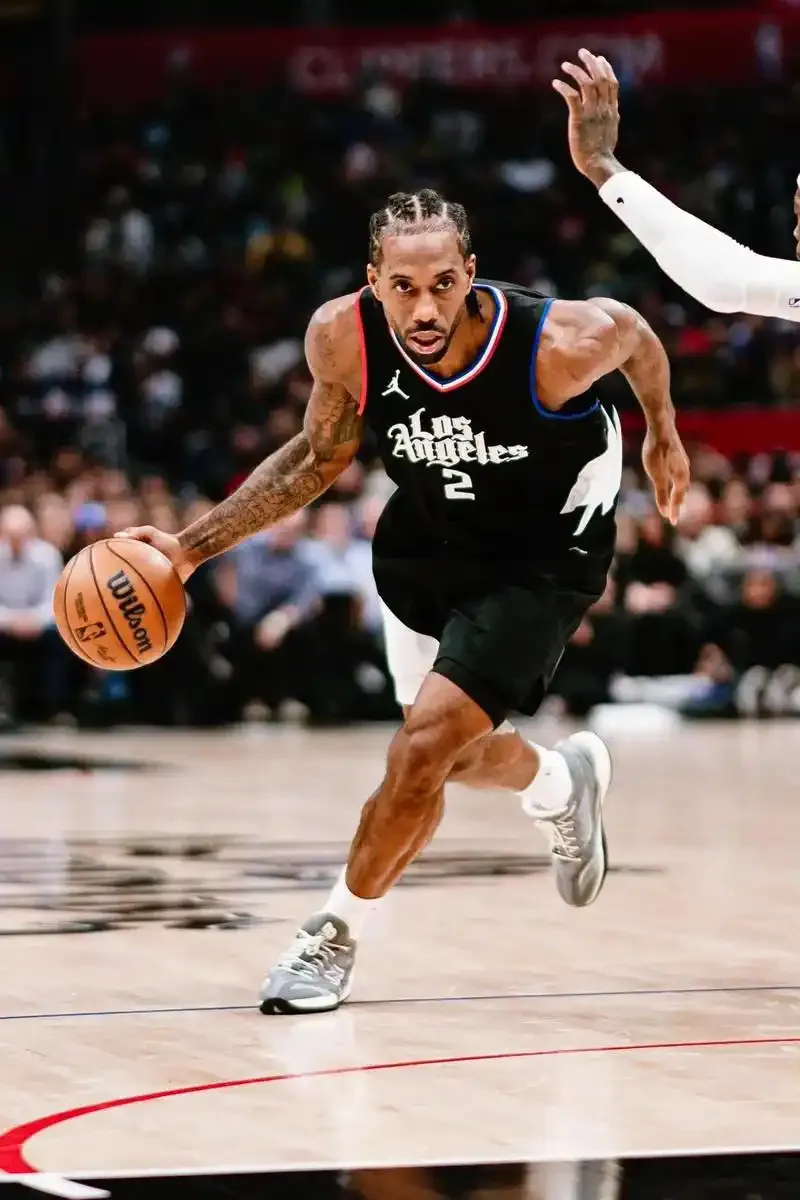NBA历史上有多少球员，本该属于自己的荣誉，却被队友无情的摘走：

塔图姆——明