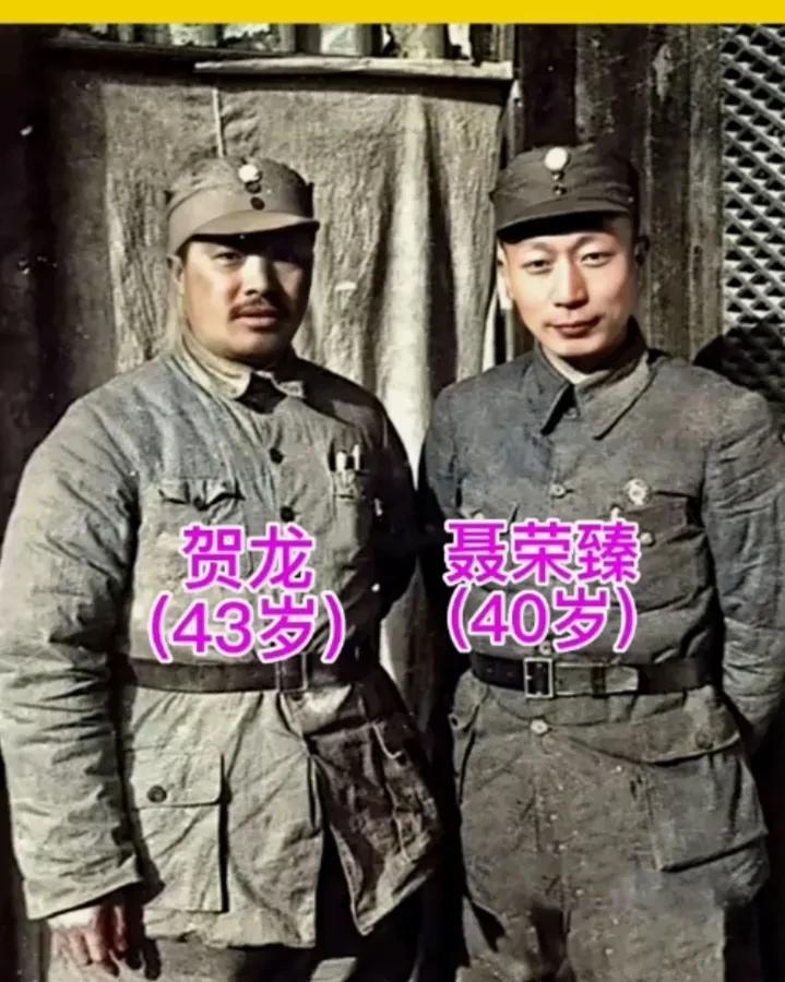 1939年，贺龙和聂荣臻在延安时留下珍贵合影照片。当时正值抗战时期，贺龙是八路军