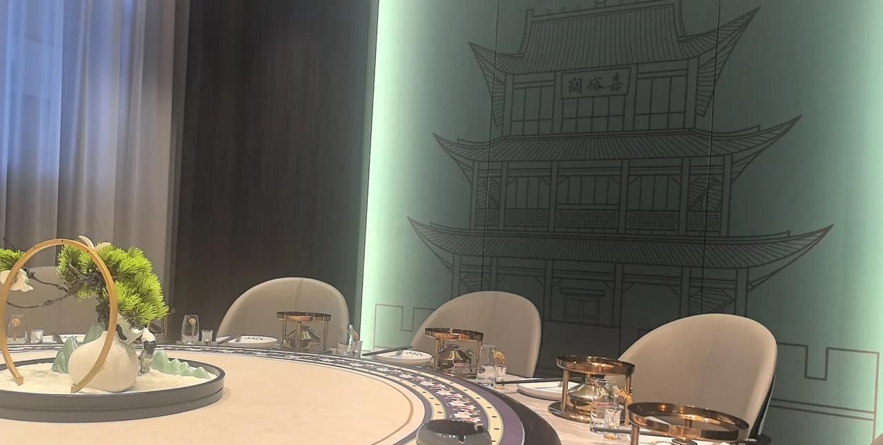 反腐高压持续的加码，而刚高考完就会有大量的关系户开始找到考试院、招生办，通过内部