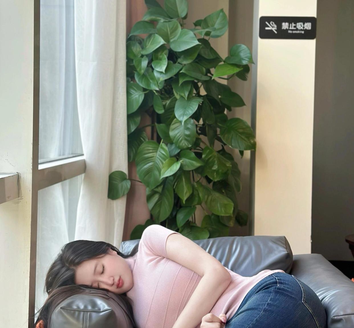 干完堆了三天的家务，累了??没人帮[悲伤]<br />
<br />