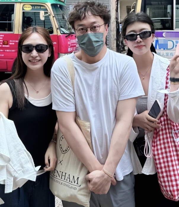 陈奕迅返港休息被网友偶遇 肌肉初现不再肥胖