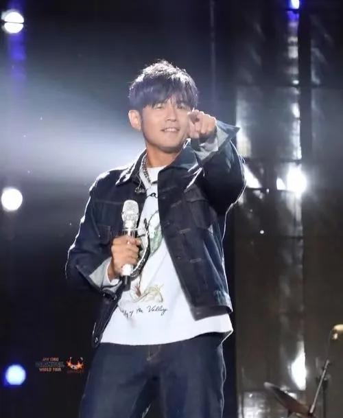 当山寨周杰伦撞上TVB保安，演唱会秒变搞笑片场！
关键时刻，TVB“法证先锋”杨