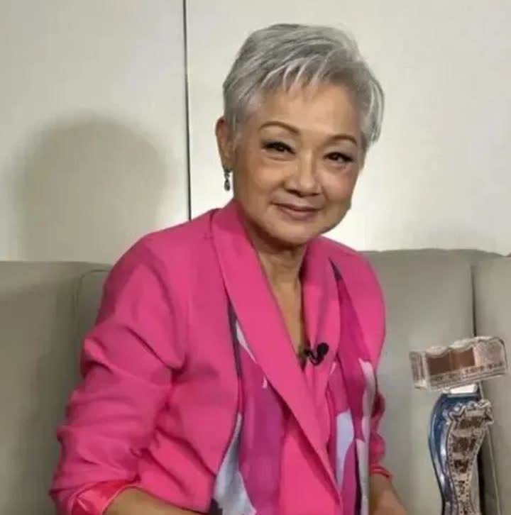 大家还已记得她吗？
70多岁的她，在广州开个人演唱会，曾经一首经典《上海滩》至
