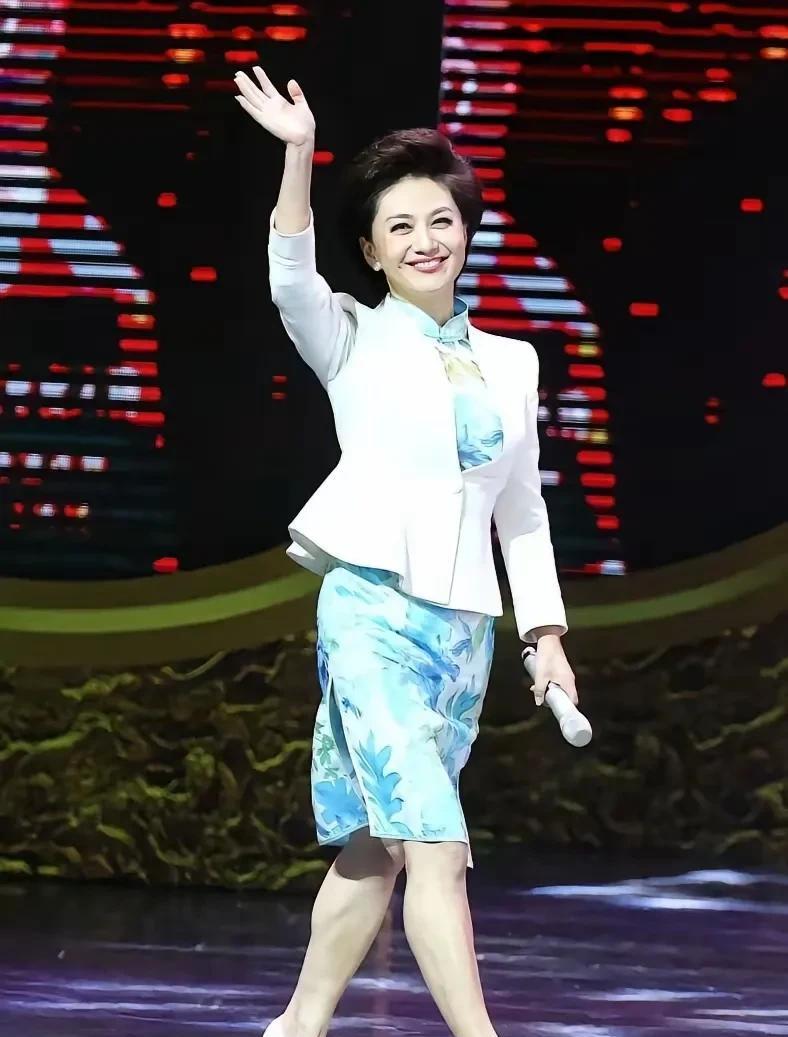 曾经都是最优秀的主持人，她们两位相比，你心目中的谁最优秀呢？