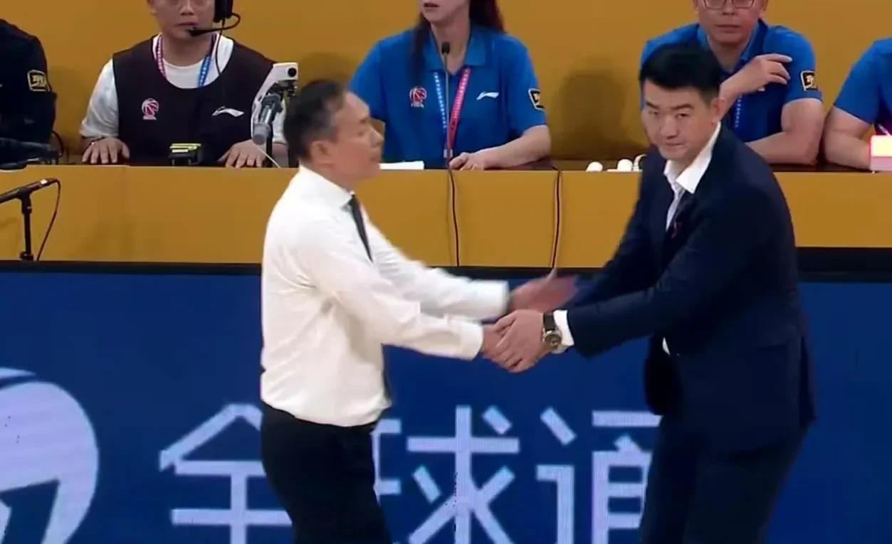 北京神奇三分下半场消失，广厦成功扳回一场！北京队维持了七场半的神奇高效三分命中率