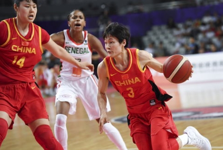 北京时间7月16日，女篮亚洲杯小组赛，中国女篮迎战新西兰女篮。比赛一开始经过短暂