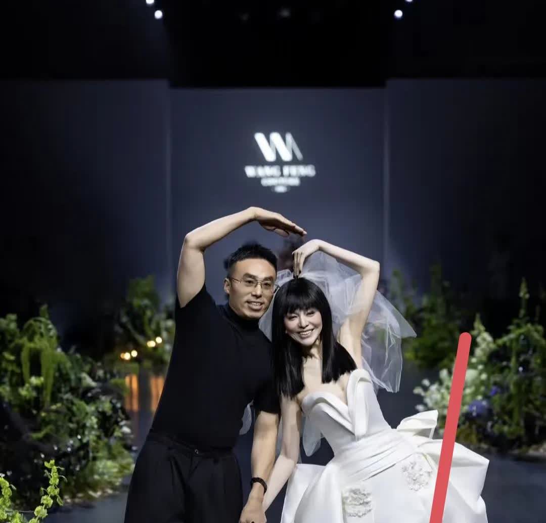 一觉醒来，茹萍的天塌了！

这还是演我妈的雪姨吗？

其实只是官方给的精