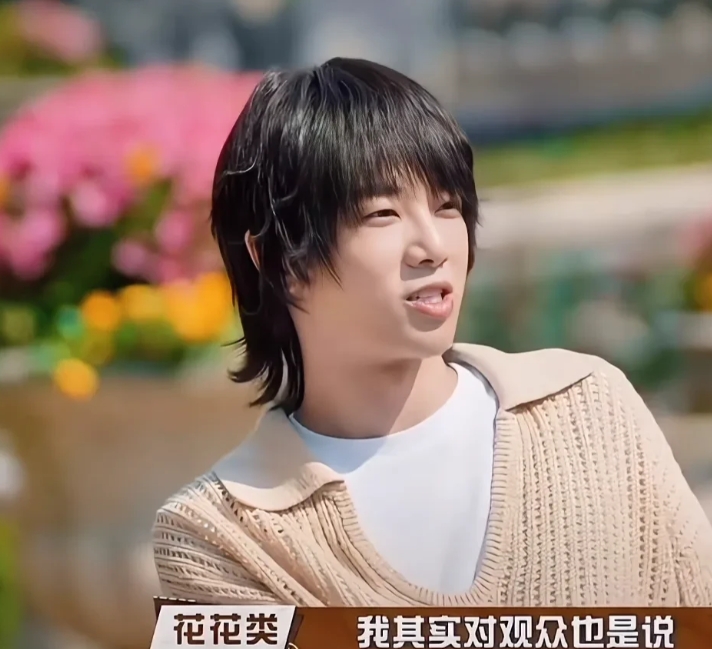 歌手华晨宇说：网上有人说我唱歌像“做法”一样，我其实在唱那首歌之前，我有和观众提