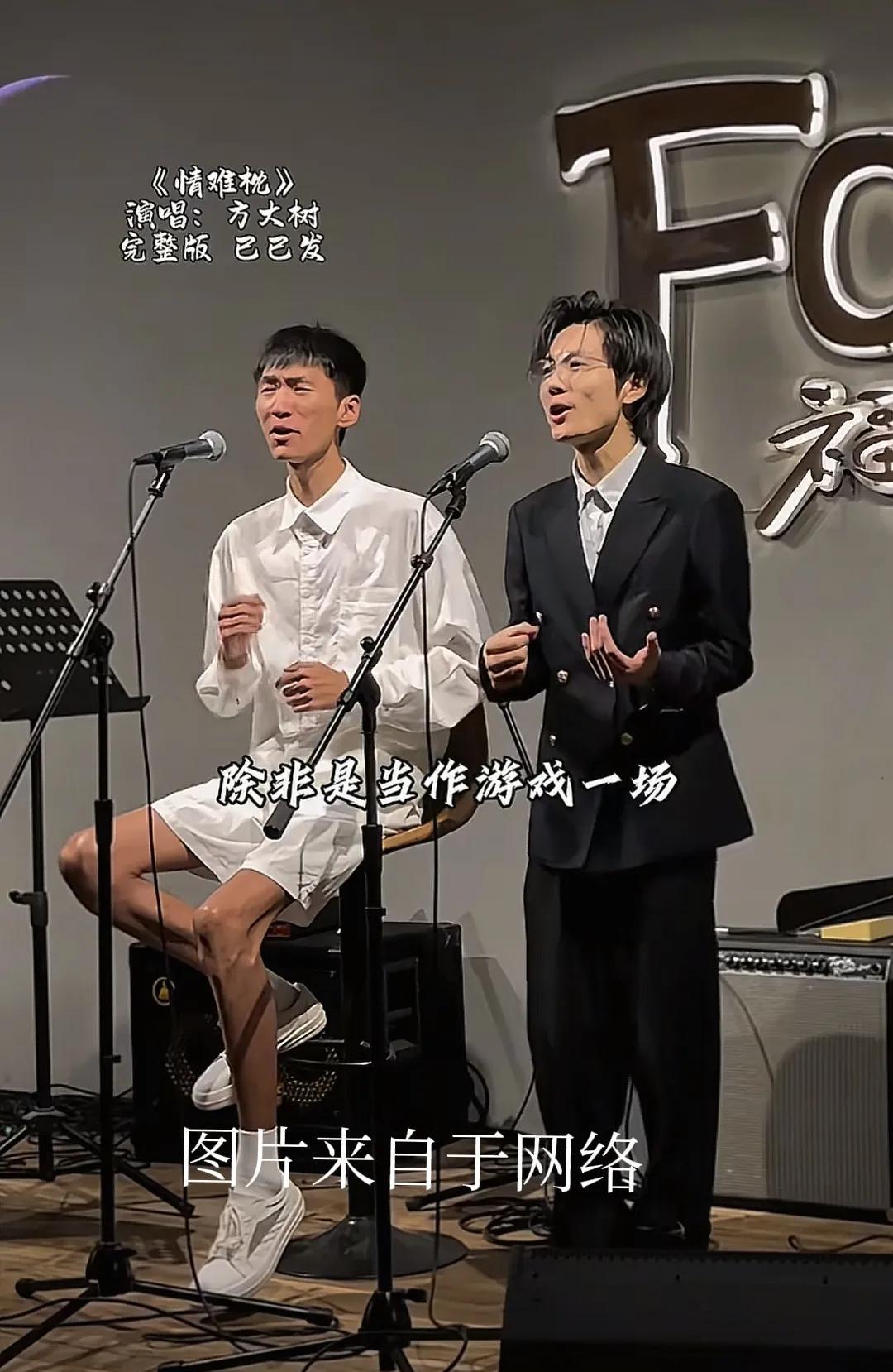 这两天刷到一个视频。完全被这两个人的歌声征服了 。
我发现了他们。每天都在听他们