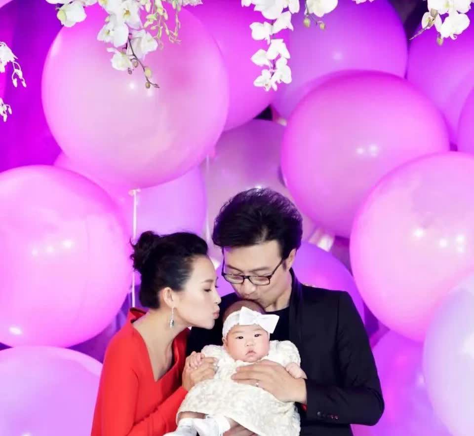 汪峰说，

章子怡太会吃醋了，连他家阿姨的醋也吃。

为了夺回感情，甚至
