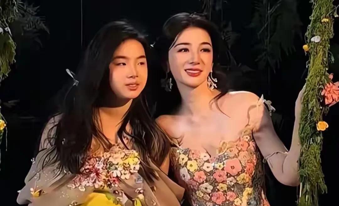黄奕现在不明白一件事：不是她闺女能不能当演员的问题，而是，她能继续当演员，已经是