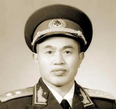 1944年，皮定均率随从到少林寺洽谈共同抗日。一进大门，气氛骤然紧张，几个扫地的