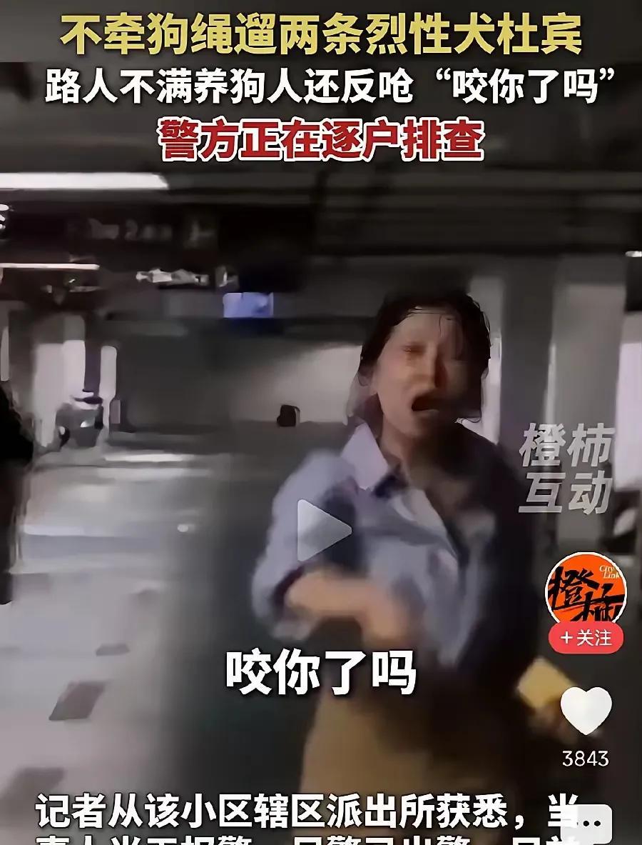 一大学教授正在讲授新闻学课程。
有位学生现场提问：请问老师，什么才叫新闻？
教授