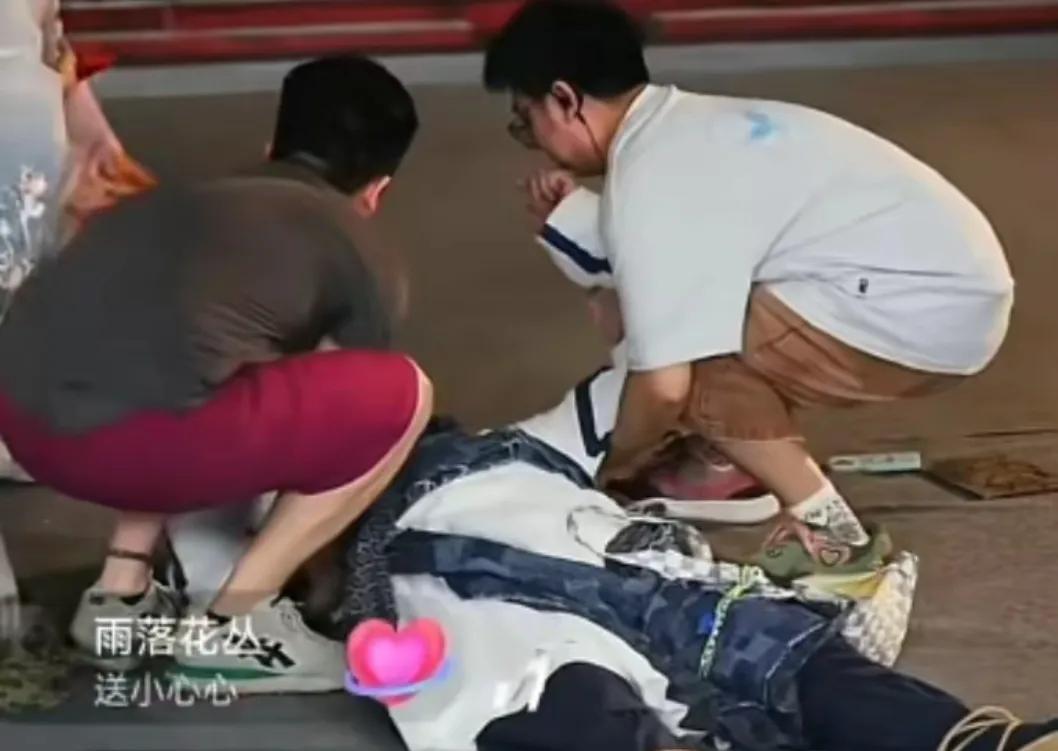 不得不佩服，老牌港星台星他们的敬业精神。
其实，早就财富自由了吧！还那么拼命干嘛