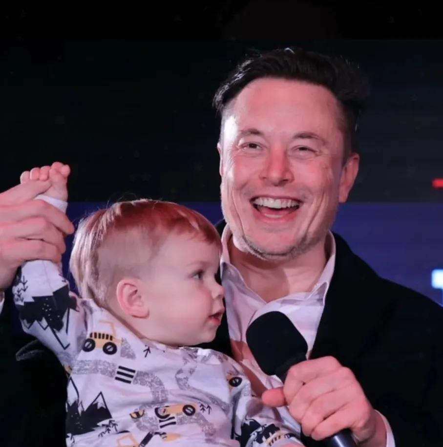 马斯克说养孩子的真谛：养孩子就是付出+欣赏。
1.养孩子不用追求完美，孩子也不是