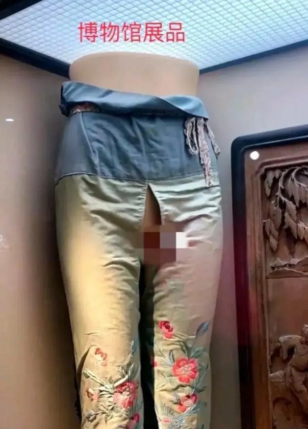 1988年，江西出土一具女尸。当专家缓缓揭开女尸的丝绵被时，却看到她穿的是开裆裤
