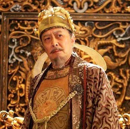 言归正传，李世民杀兄诛弟逼父淫弟媳，突破底线的事都干了一个遍却没有骂名，那得看他