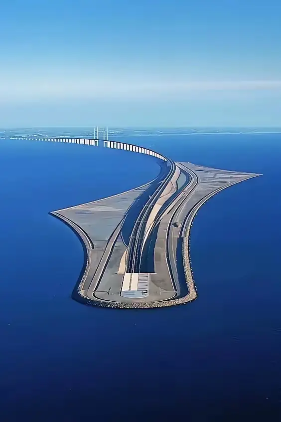 不懂就问，这个跨海大桥是中国哪里？看着好神秘哦。
