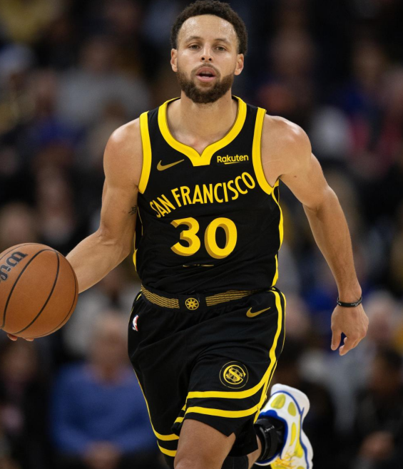 库里加入为单支球队得到25000分的NBA传奇俱乐部