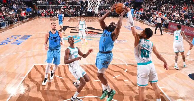 哈登31分10板7助，助快船123-88胜黄蜂。3月17日，NBA常规赛，快船主