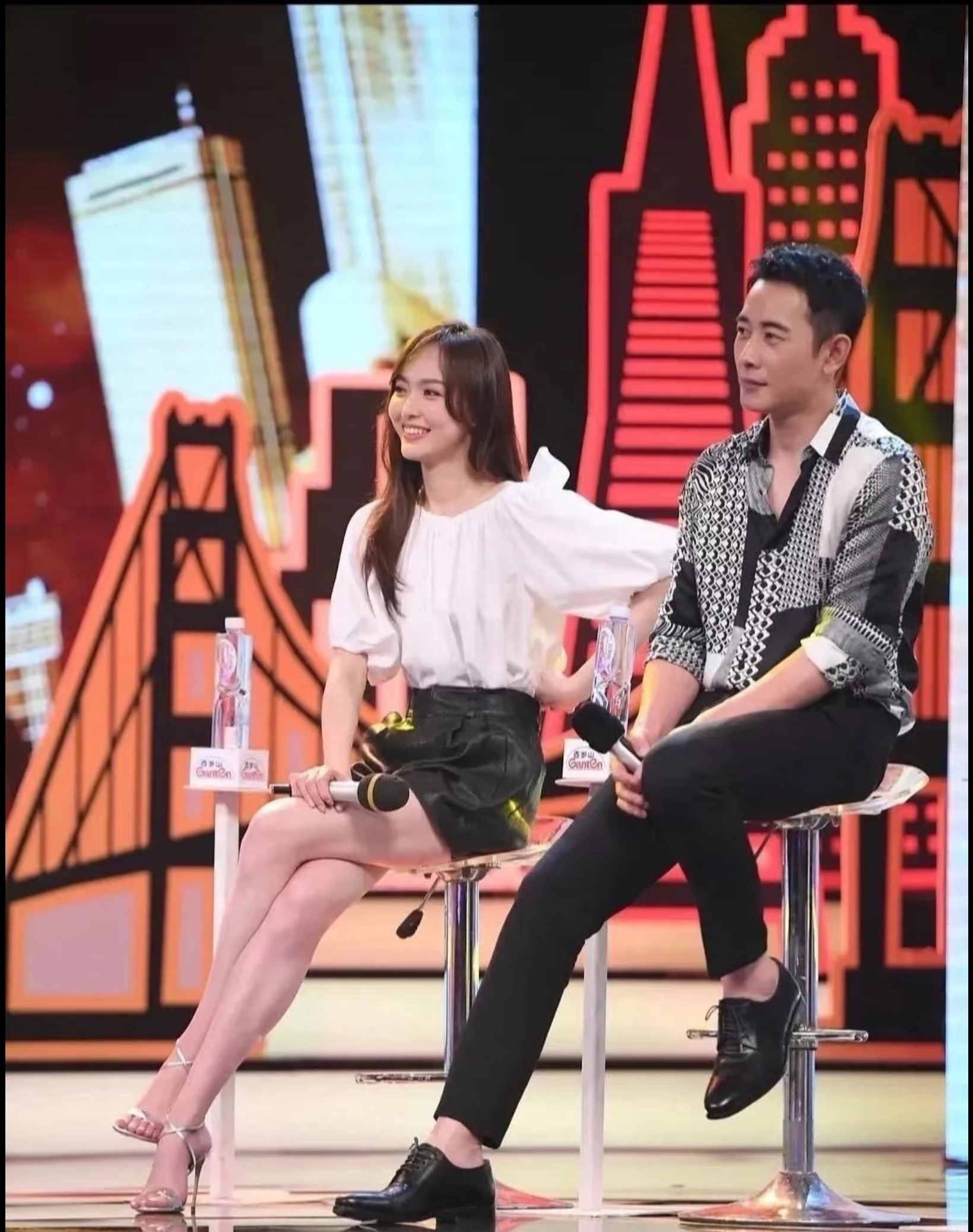 唐嫣和罗晋永远不会离婚的。

不是因为他们有太多财产绑在一起，

也不是