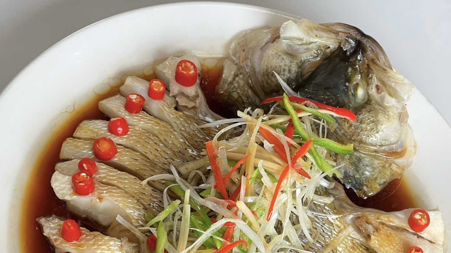 年夜饭之年年有余：清蒸鲈鱼