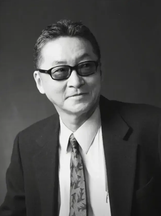 李敖说：“一个人在社会上，礼貌是没有用，谦逊也没用，古道热肠也没有用，忠厚老实也