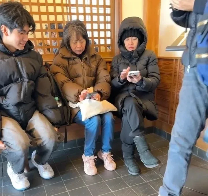大小S姐妹年龄相仿样貌差异大

















我的天哪！你们见