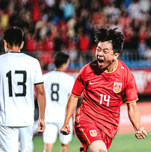 足球小将邝兆镭破门，U16国足扳回一城！

下半场开场阶段，U16国足在换人之后