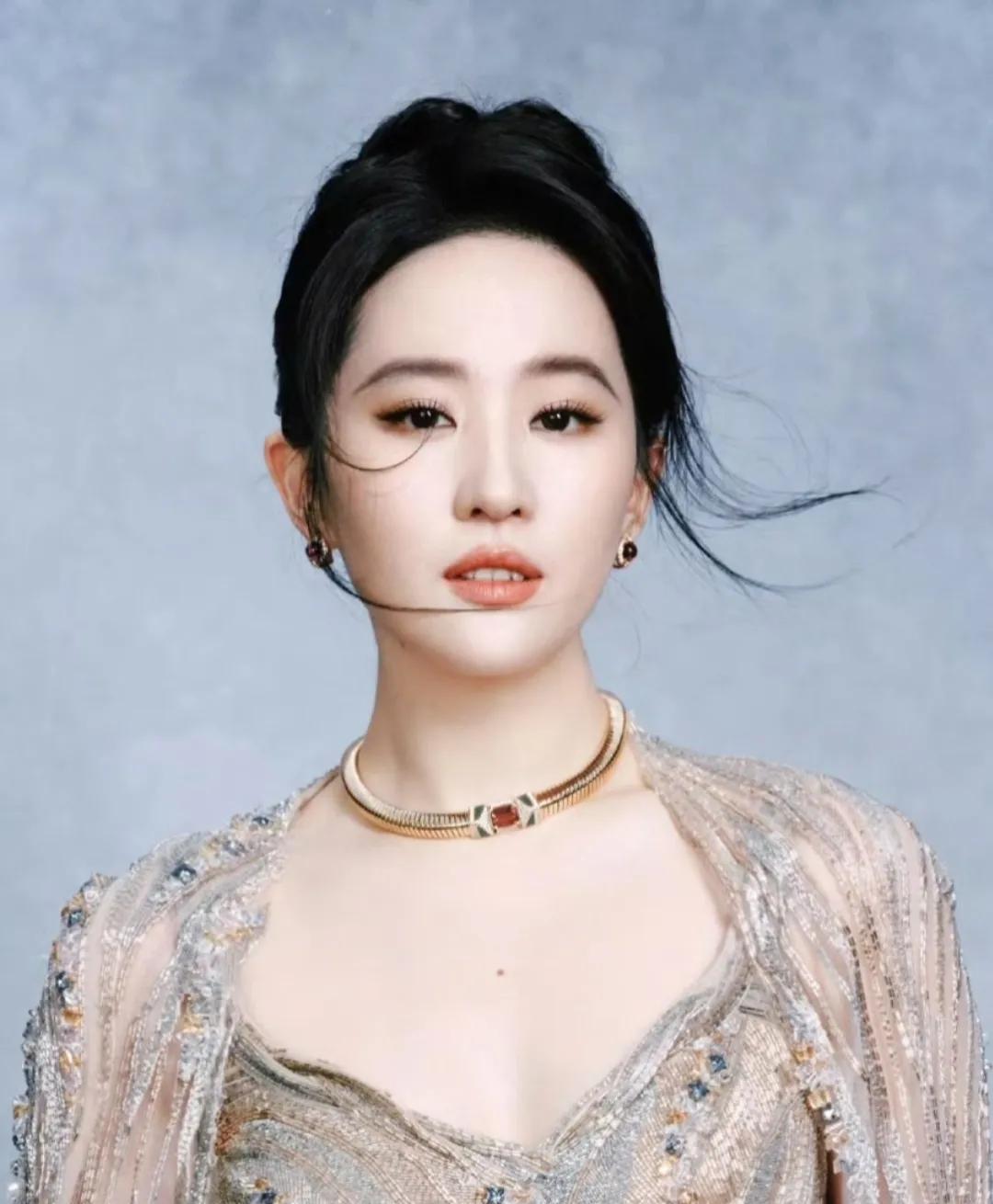 提名白玉兰最佳女主角的5个演员里
最开心的人并不是比刘亦菲小4岁的杨紫，也不是比