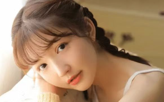 父母疼爱我只因我是童养媳，但弟弟们吃山珍海味，而我却要住狗窝