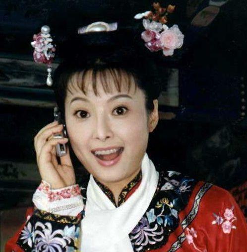1993年，32岁徐威追求20岁的袁立，送了她两套价值800万的北京四合院，两人