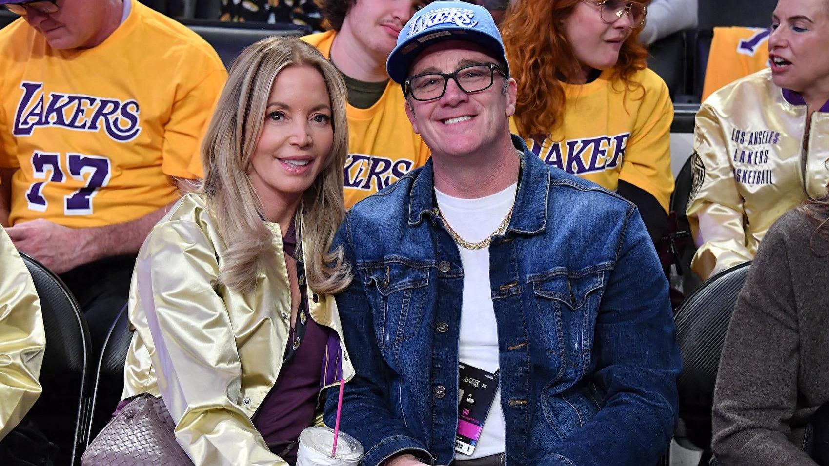 湖人加速“去巴斯化”，珍妮两位弟弟正式表态，未来是好是坏？