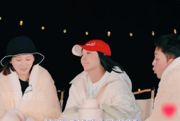 梁淞太逗了吧！

在《再见爱人》夜谈中，他一脸无辜和委屈，对哥哥姐姐说自己和何美