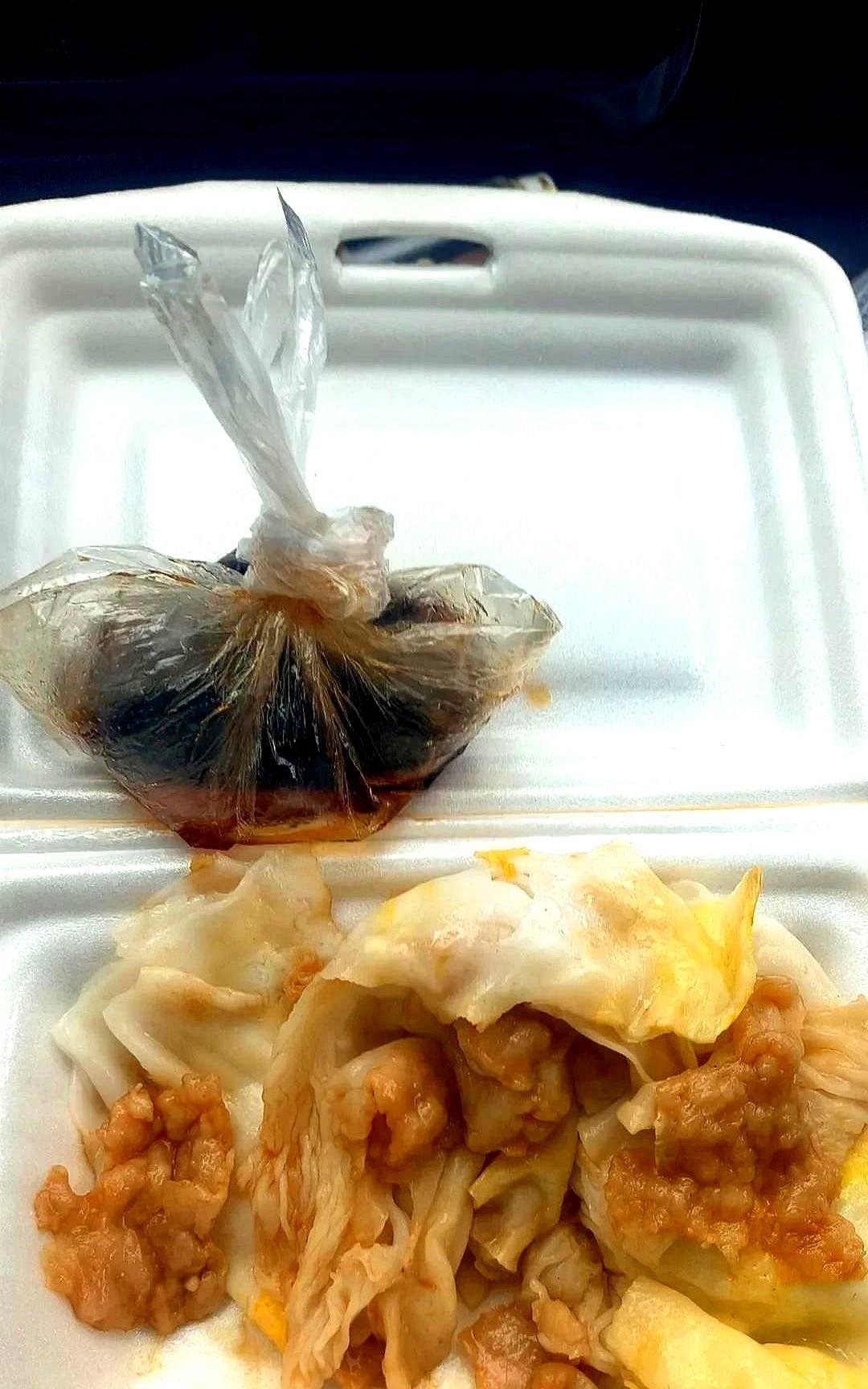工作到一半突然接到领导电话，电话那头第一句话说：“你现在说话方便不？”我心咯噔一