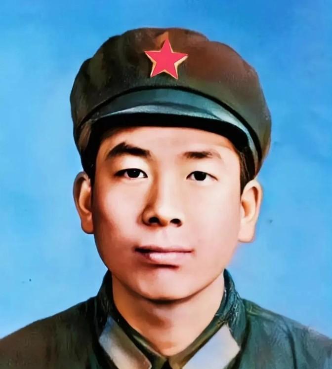 1979年，蒋金柱连破越军三道战壕，一颗子弹突然击中了他的头部，留下一道长达13