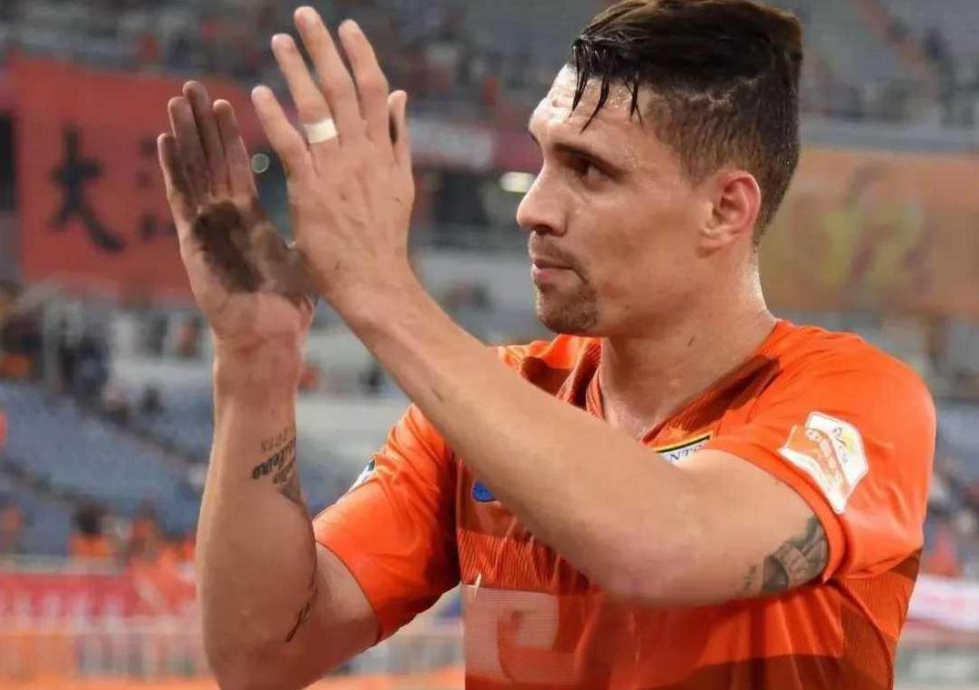 5年4冠，走的那天全队哭成泪人
他是泰山最后一块拼图
2019空降济南，后腰、前