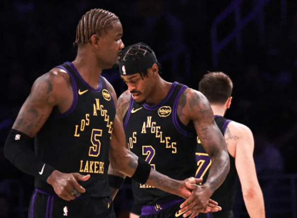 NBA常规赛，湖人主场106-128不敌活塞。
赛后，NBA记者更推点评了本场湖