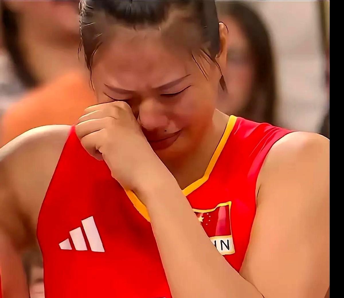 00后坐穿板凳，女排啃老翻车
真把球迷当傻子？
世联赛四连败，王媛媛、龚翔宇场场