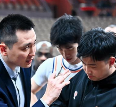上海男篮主教练卢伟谈球队不敌北京，他表示：输球最大的原因就洛夫顿打得不好！这是最